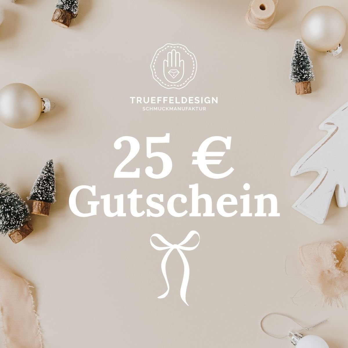 Weihnachtlicher 25 € Schmuck-Gutschein von Trueffeldesign mit Deko und Tannenzapfen