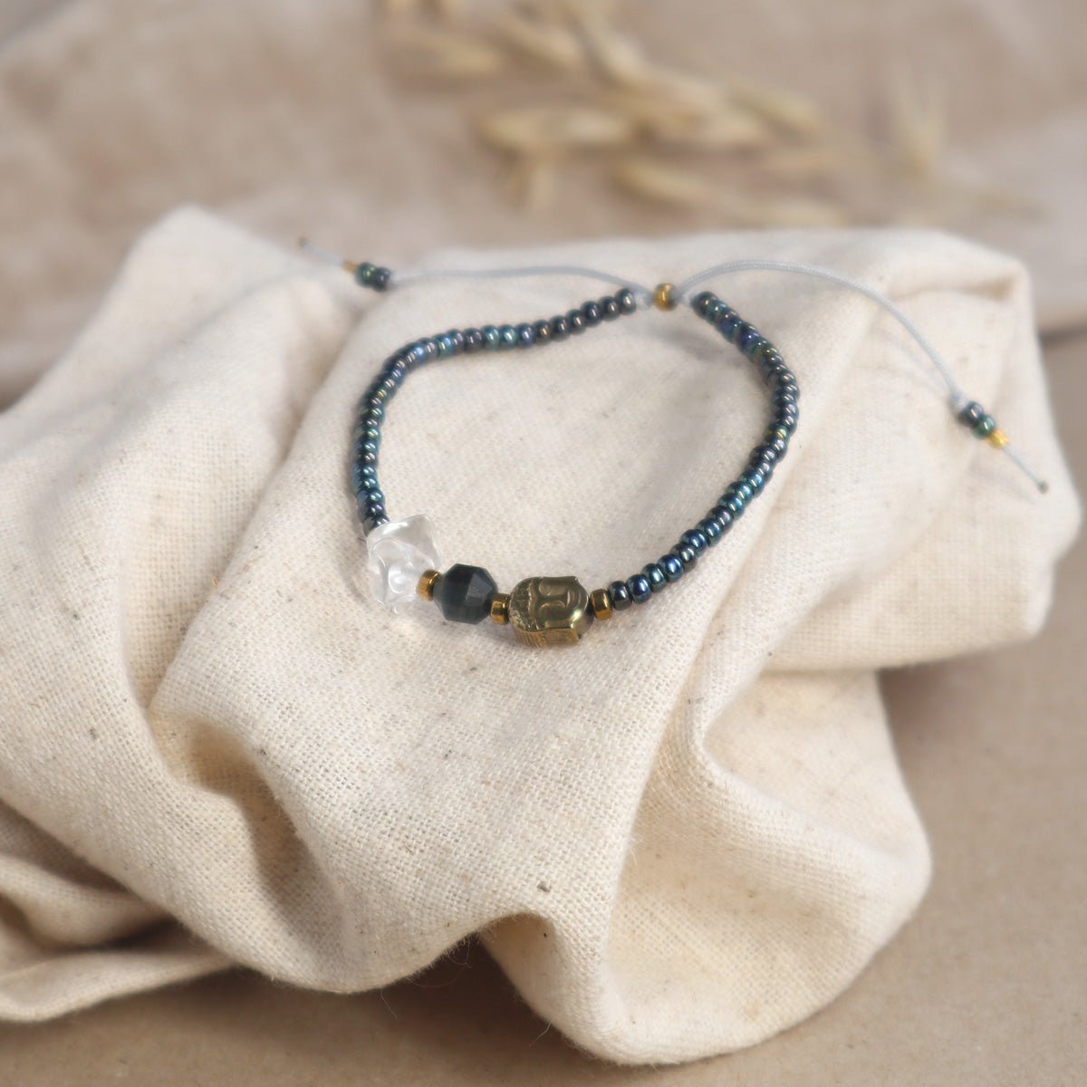 Buddha Armband mit Tigerauge grau und Bergkristall - | trueffeldesign