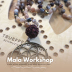 Fertige Mala Kette mit Guru Perle im Workshop