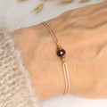 Feines Edelstein Armband mit Granatstein am Handgelenk