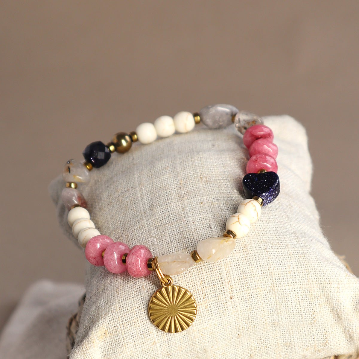 Naturstein Armband mit Sonnenanhänger - | trueffeldesign