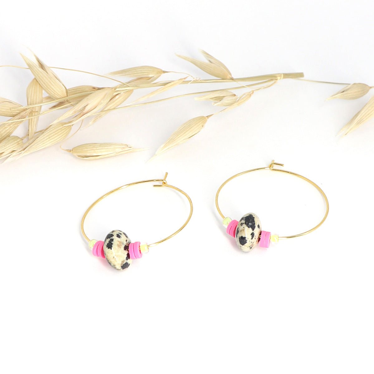 Neon Creolen mit Dalmatiner Jaspis - trueffeldesign | Handgemachter Schmuck mit Bedeutung