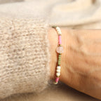 Rosenquarz Armband im Matcha Strawberry Stil am Handgelenk